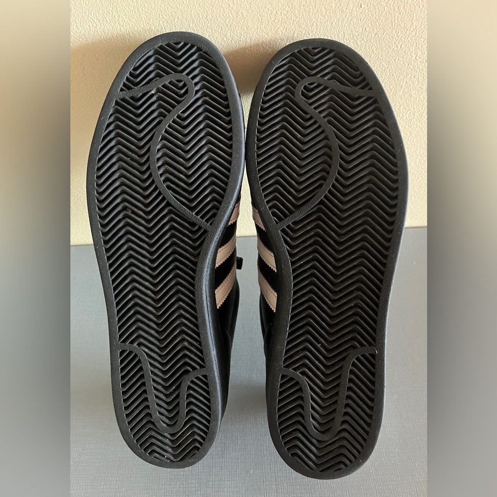 Adidas SUPERSTAR sneakers size 10.5 - Picture 6 of 11